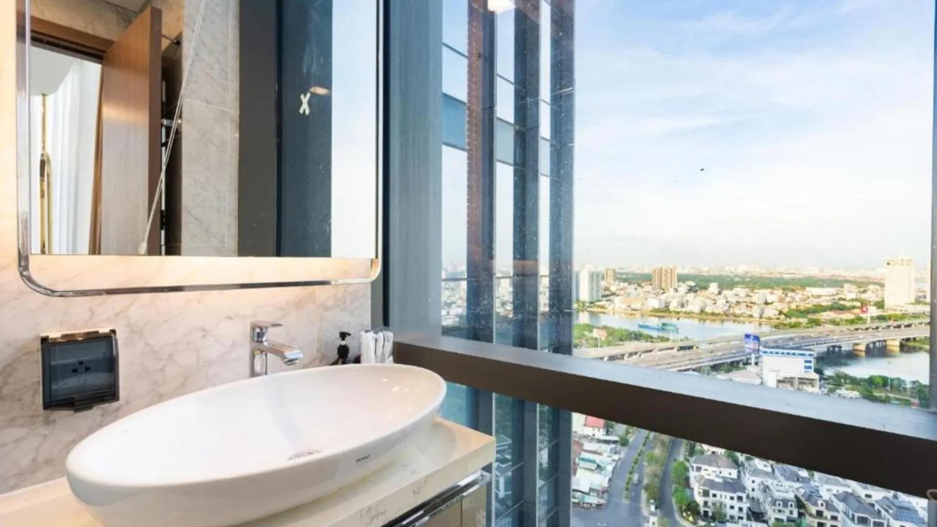 The Suite Landmark Saigon Ho Chi Minh City 4*,  Vietnam